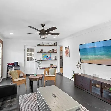 6 Minutes Away From The Beach 4 Bd Retreat W Free Parking